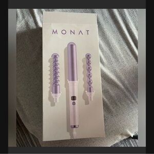 Monat Endless Curls Wand Curling Iron. Preowned only used once, like new.